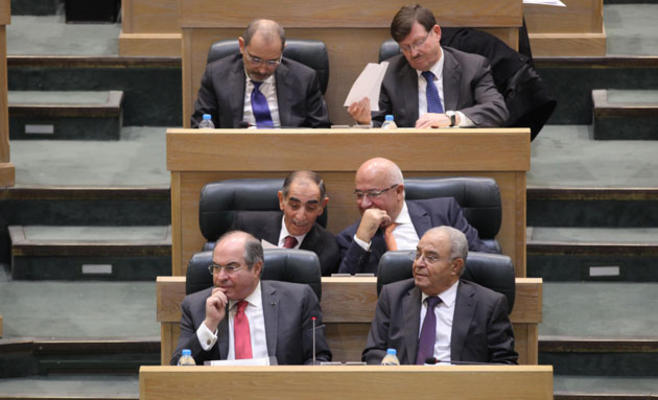 هل ينجح النواب بثني الحكومة عن الإقتراب من جيوب المواطنين