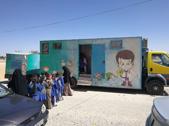 زين تختتم مبادرتها لتوزيع الحقائب المدرسية في المناطق الأقل حظاً