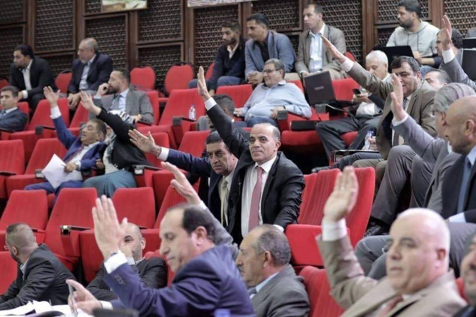 لماذا غاب هؤلاء النواب عن جلسة التصويت على الضريبة ؟