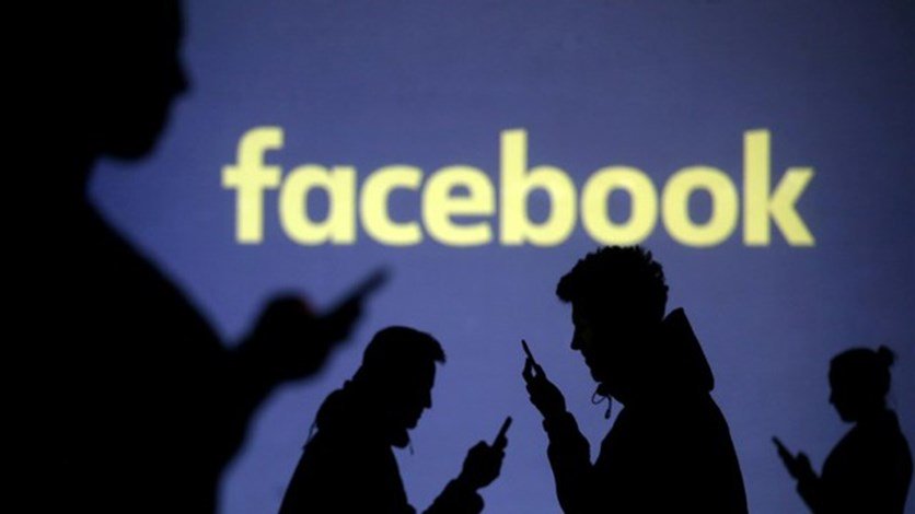 فيسبوك تقول إنها أصلحت عطلا تأثرت به منصاتها الإلكترونية