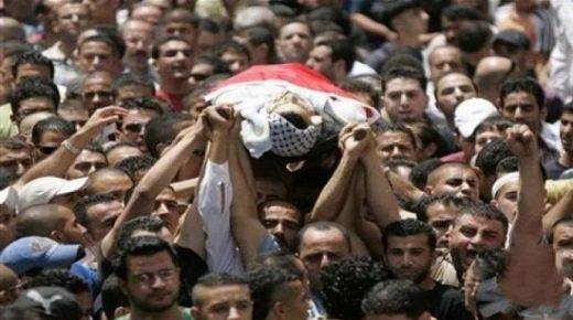 غزة : استشهاد فتى أصابته قنبلة غاز