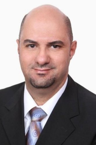 وما طردناك من بخلٍ ومن قللٍ لكن عليك خشينا وقفة الخجلِ..