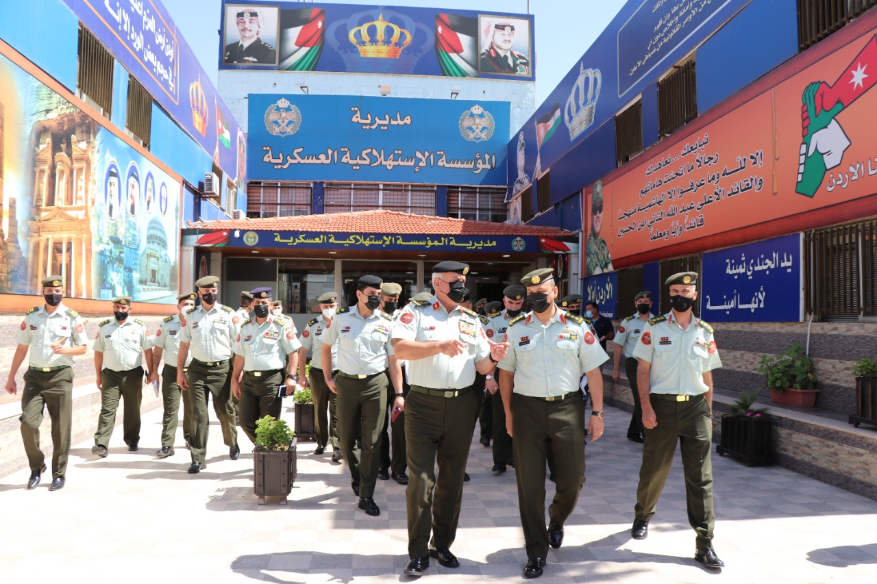 رئيس هيئة الأركان يزور مديرية المؤسسة الاستهلاكية العسكرية