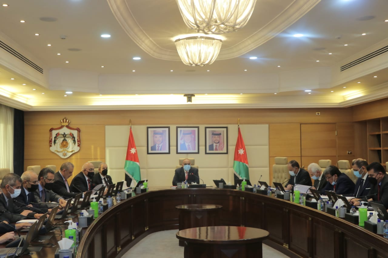 مجلس الوزراء يقرِّر السَّماح بتمديد خدمة الموظَّفين الذين لم تنتهِ خدماتهم