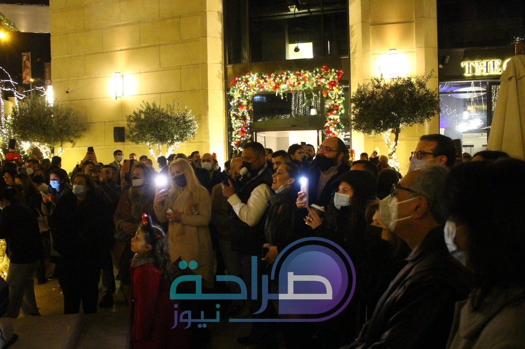 إيجل هيلز الاردن تضيء شجرة عيد الميلاد