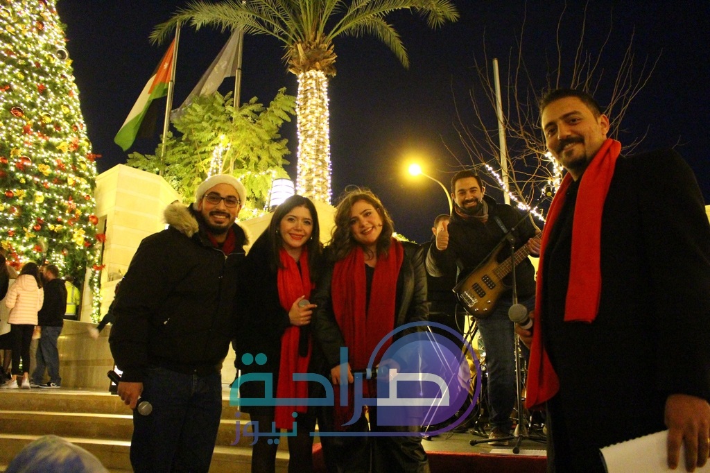 إيجل هيلز الاردن تضيء شجرة عيد الميلاد