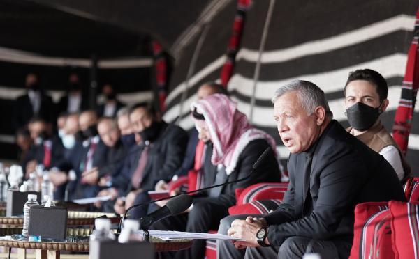 الملك يلتقي وجهاء معان ويؤكد على دعم المصانع الإنتاجية لتوفير فرص العمل