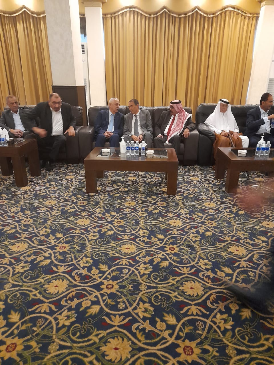 مندوبا عن الملك العيسوي يقدم واجب العزاء لعشائر الحويطات بوفاة م رمزي ألجازي