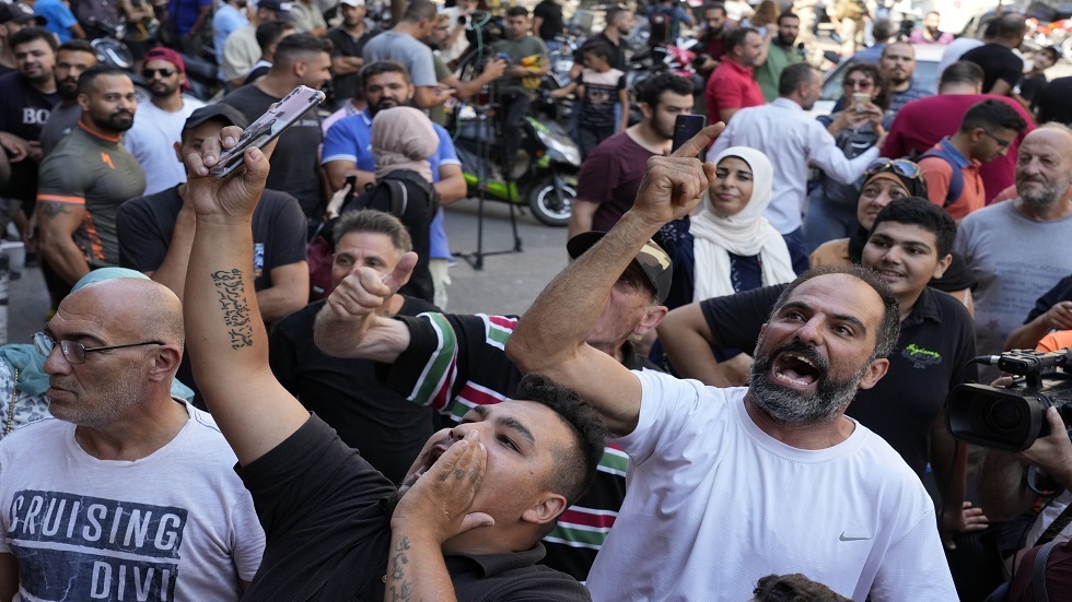 لبنان.. اتفاق يفضي إلى خروج شخصين اقتحما مصرفين والداخلية تحذر