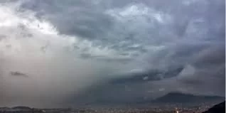 زخات في اجزاء متفرقة من المملكة قد يصحبها الرعد احيانا